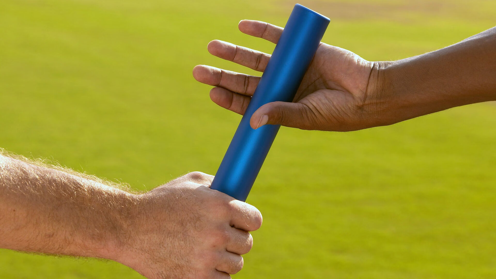 职业联赛推动替补席管理制度提升比赛规范性,比赛替补队员可以在任何时候入场