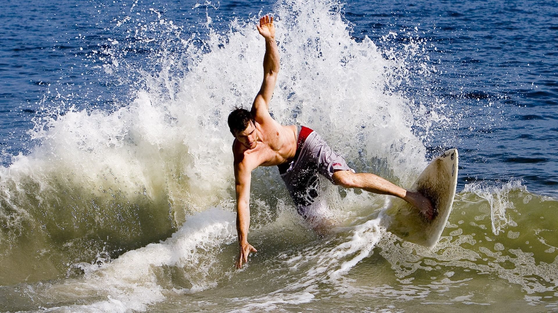 一场楼梯坍塌，21条生命，20年后谁该负责？，楼梯跌落视频